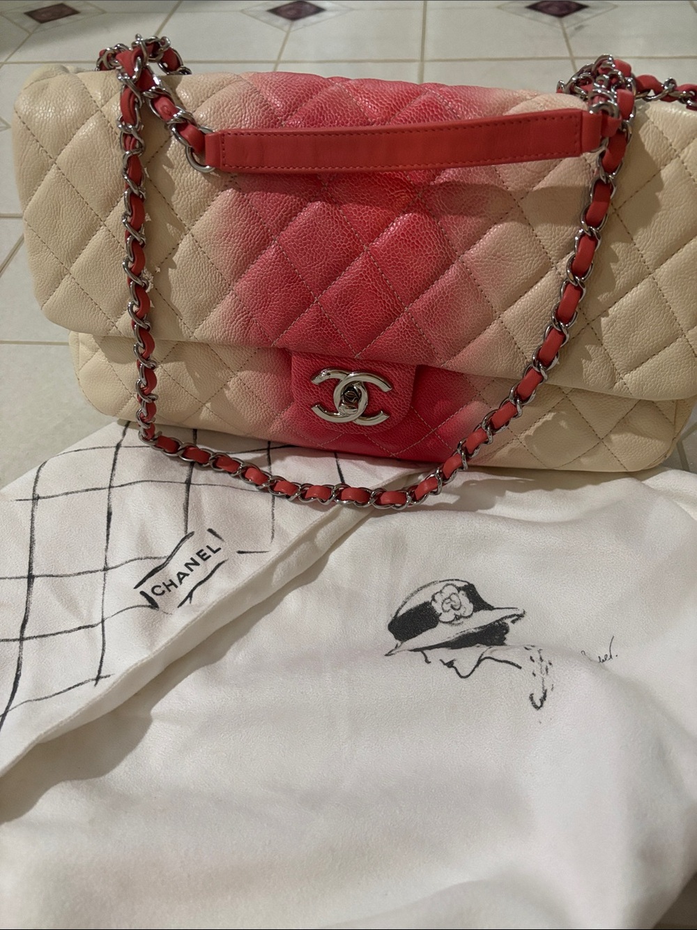CHANEL Quilted Leather Shoulder Bag in Cream and red Ombre